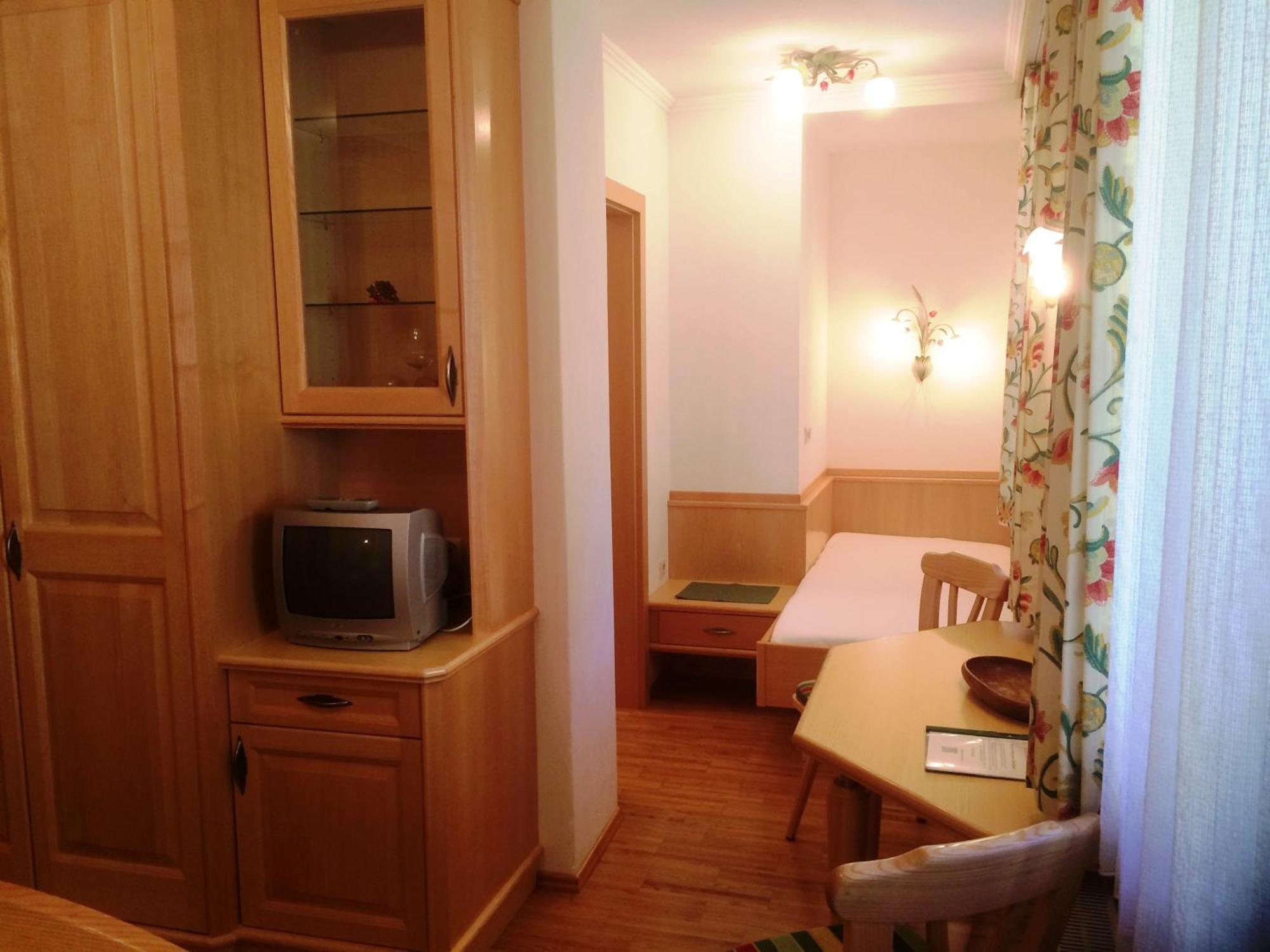 Gasthof Zur Gams Donnersbachwald Room photo